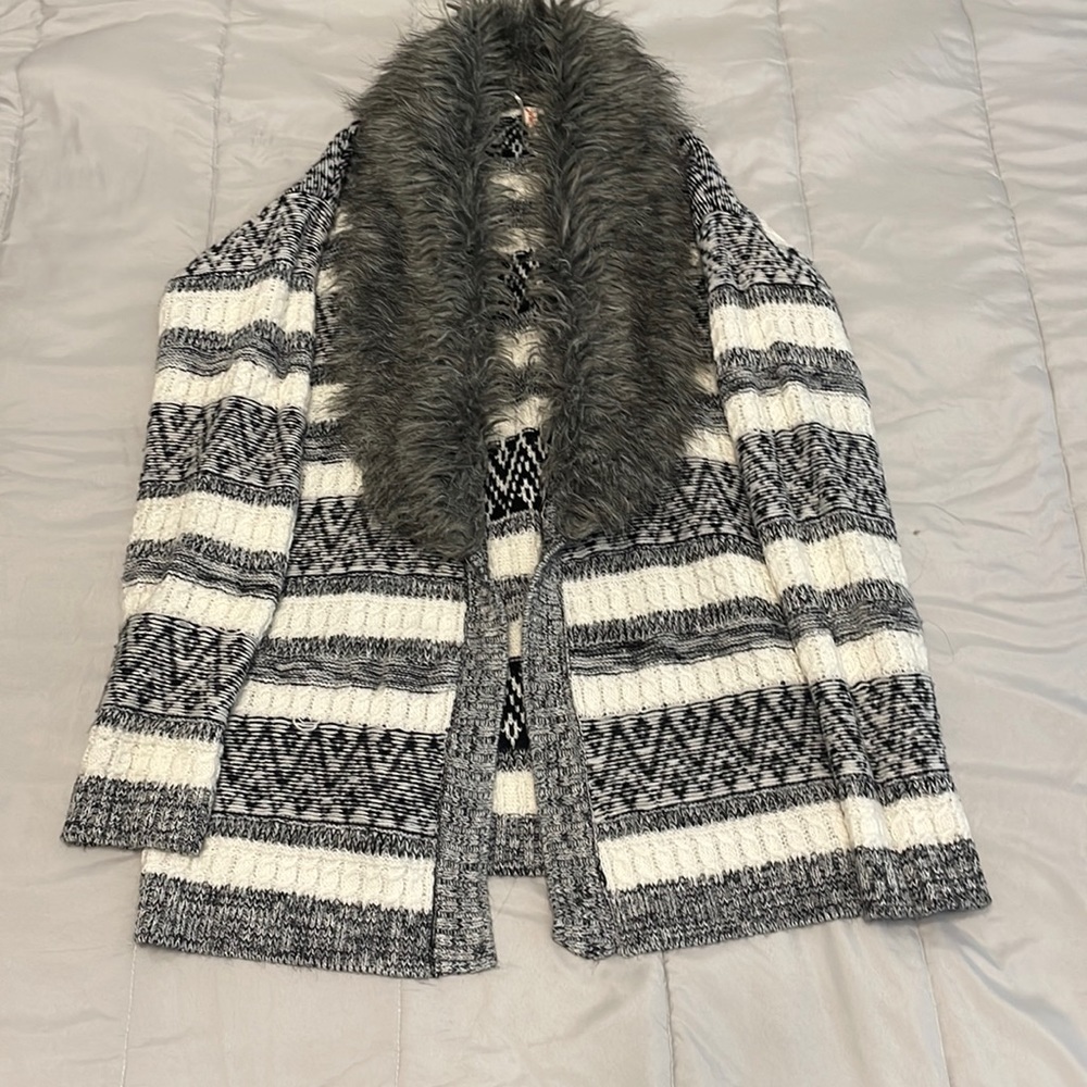 Red Camel Black and White Sweater with Faux Fur Rim- Size Large